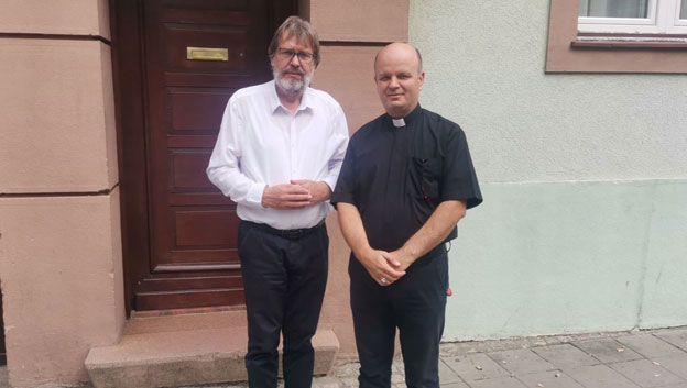  Ministar Žigmanov posetio biskupa Fabijana Svalinu i razgovarao o šteti od nevremena u Sremskoj biskupiji 
