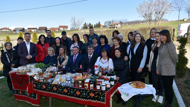  Povodom 8. marta ministar Tomislav Žigmanov posetio gazdinstvo Slavice Ivanović u selu Dučić pored Mionice 