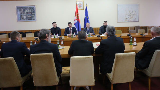  Ministar Zoran Gajić primio delegaciju fudbalske reprezentacije hrvatske nacionalne manjine  u Srbiji
