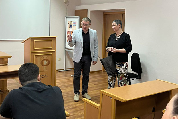 Državni sekretar Ninoslav Jovanović na uručenju ključeva stanova za Rome u Loznici