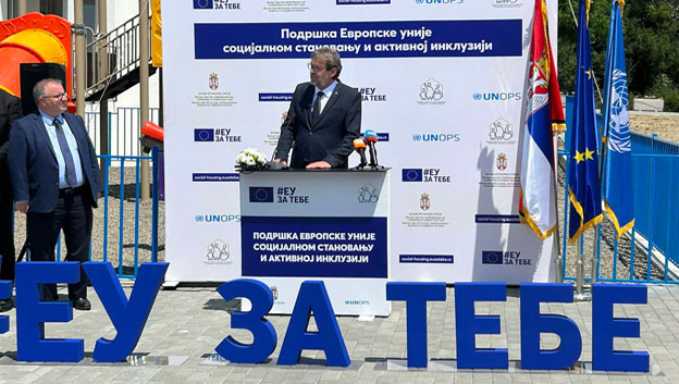  Ministar Žigmanov uručio ključeve korisnicima stanova za socijalno stanovanje u Vrnjačkoj Banji  