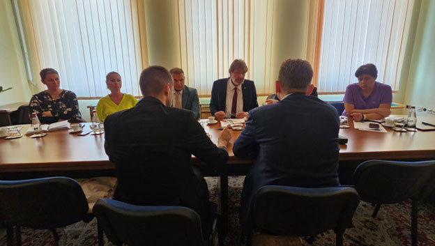  Ministar Žigmanov razgovarao sa organizatorima predstojeće Beogradske nedelje ponosa 