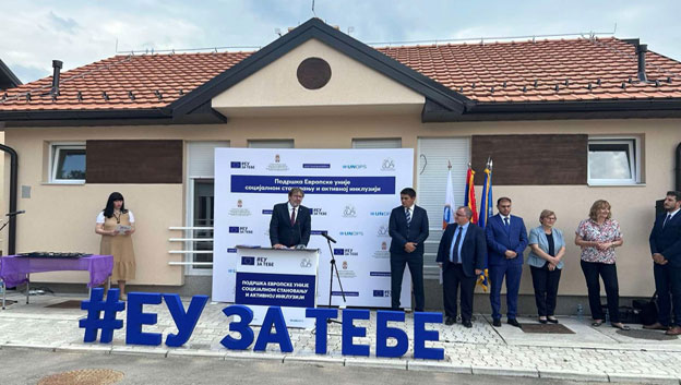  Ministar Tomislav Žigmanov uručio ključeve korisnicima stanova za socijalno stanovanje u Ljuboviji 