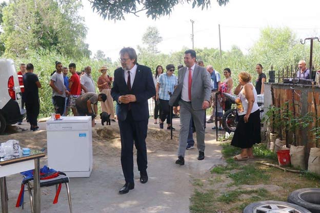  Ministar Tomislav Žigmanov obišao porodice u Šapcu kojima su oštećene kuće u nedavnim poplavama 