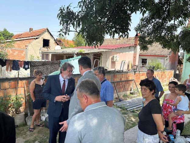  Ministar Tomislav Žigmanov obišao porodice u Šapcu kojima su oštećene kuće u nedavnim poplavama 